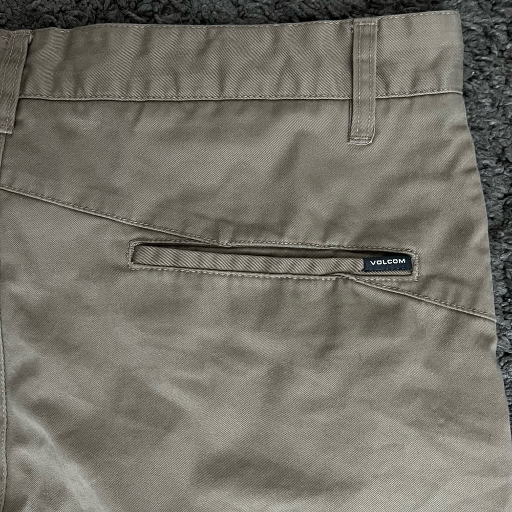Volcom Short Size 32 - Picture 3 of 4
